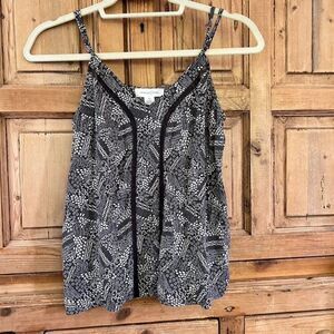 Treasure & Bond XS Gray White Camisole Tank Top Adjustable Straps Patterned Lace